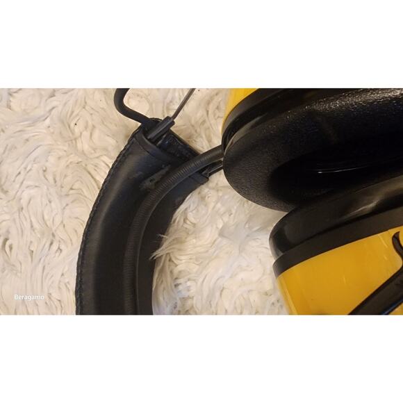 3M Peltor Hearing Protection Headphones for Mowing & Landscaping - Picture 5 of 6